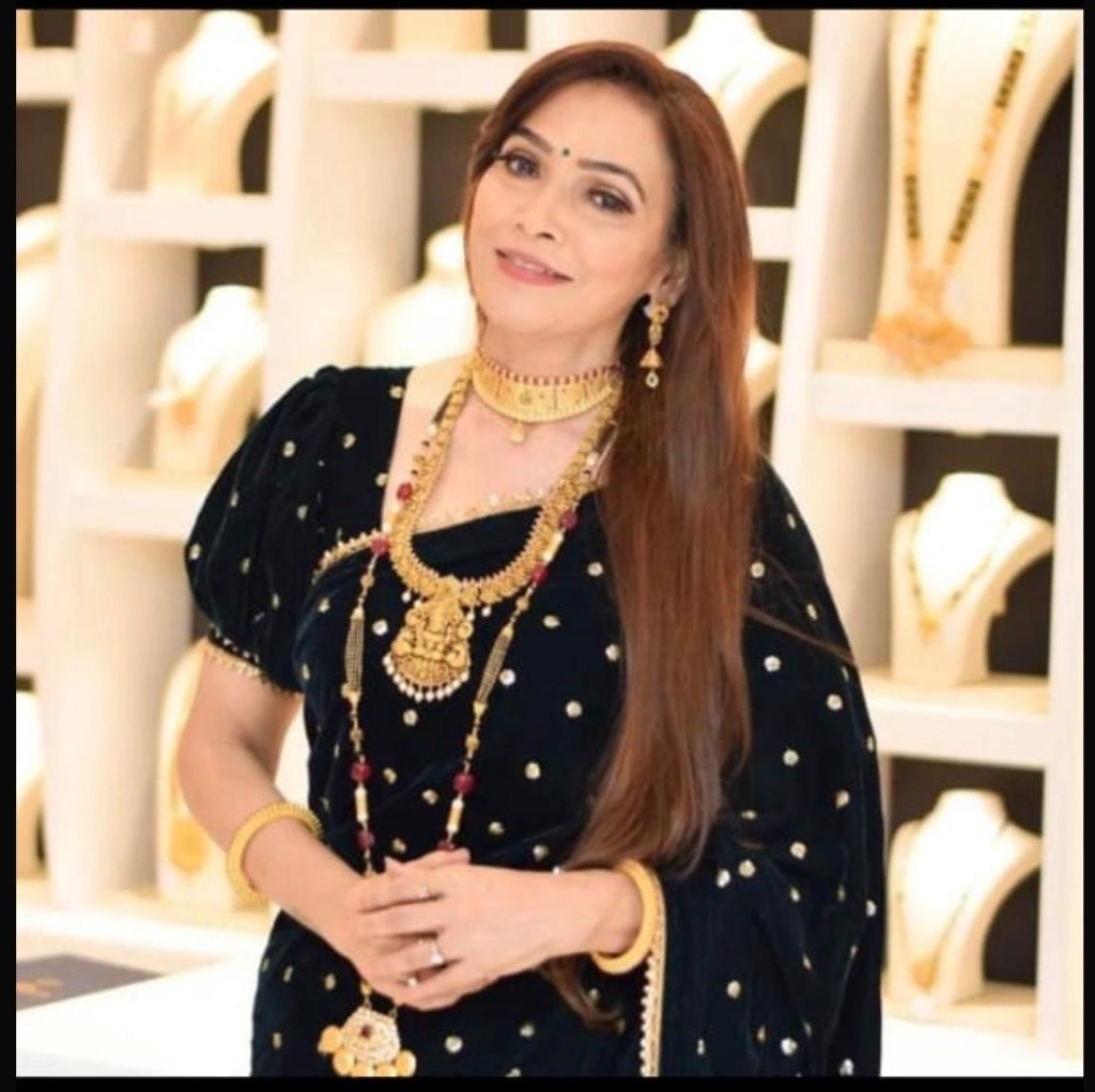 Velvet Saree Portrait Showcase